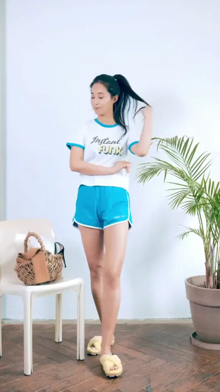 🔥 SNSD Yuri's Teasing Short Shorts Fap Fest 💦