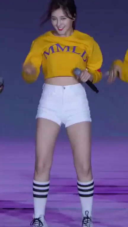 NANCY - MOMOLAND (4K VERSION)
