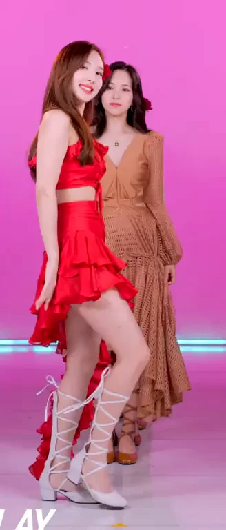 Twice - Nayeon & Jihyo