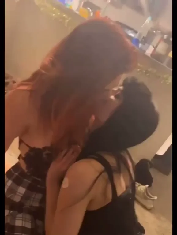 🔥 High School Crush Turned Lesbian Makeout Sluts 👩‍❤️‍💋‍👩🍑