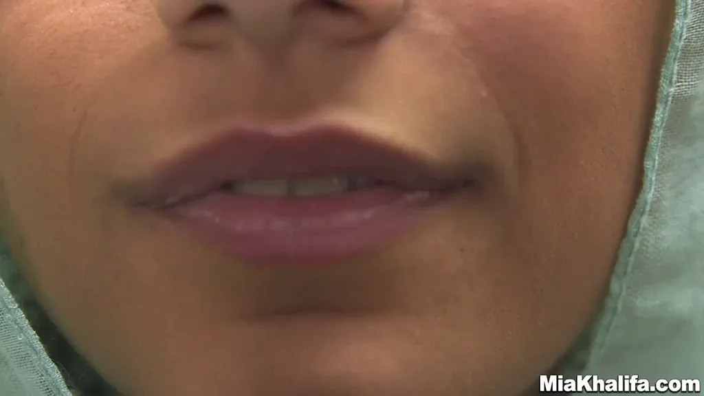 Mia Khalifa's Juicy Lips & Tongue Tease 😘👅🔥