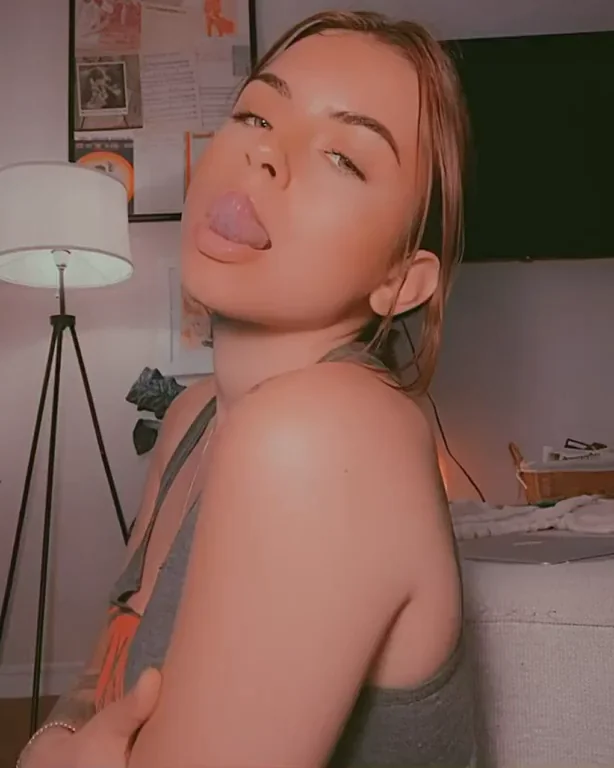 Goodmorning Ahegao Tease: Slutty Bedroom Tongue Flick