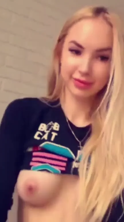 Girlfriend Experience with Perky Tits Tease 😘🍒