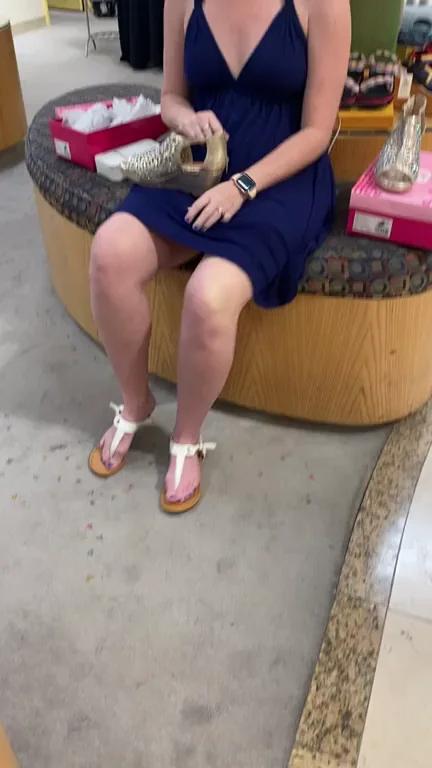 Just a quick peek at my pussy while shoe shopping…