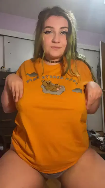 Thick Babe's Massive Titty Drop 💦🍈🍈