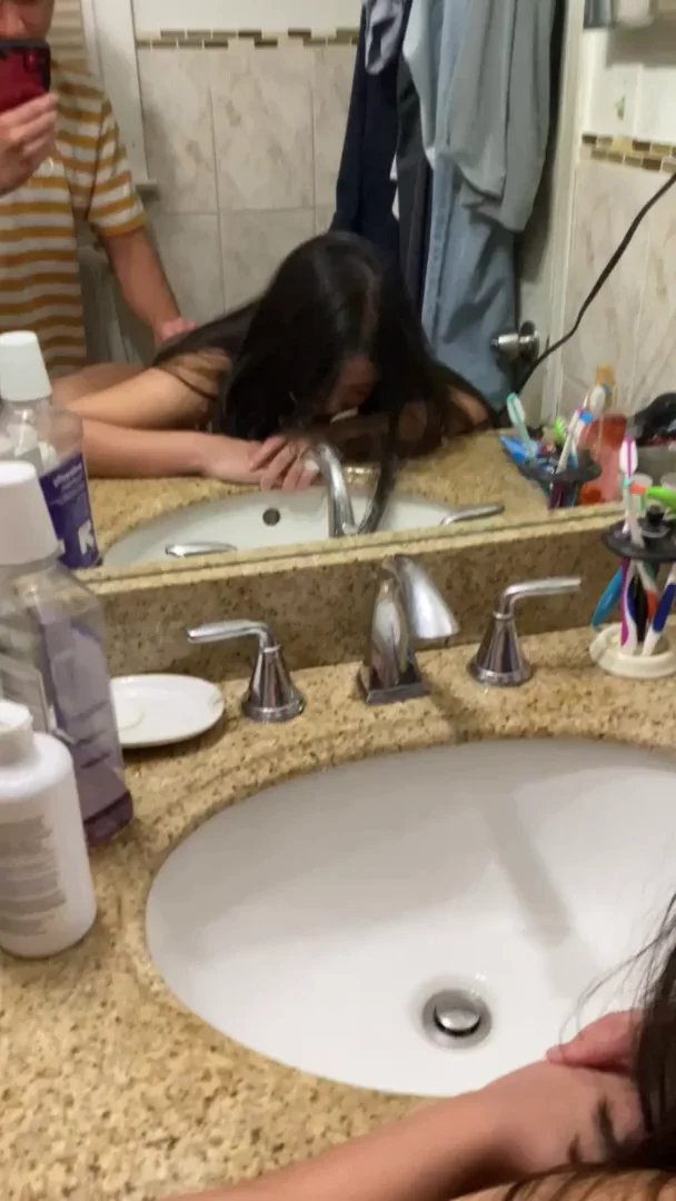 Sneaky Party Slut Ditches Bash for Raw Bathroom Pounding 💦🍑🔥