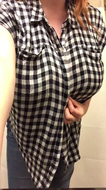 The fantastic redpersephone revealing her boobs