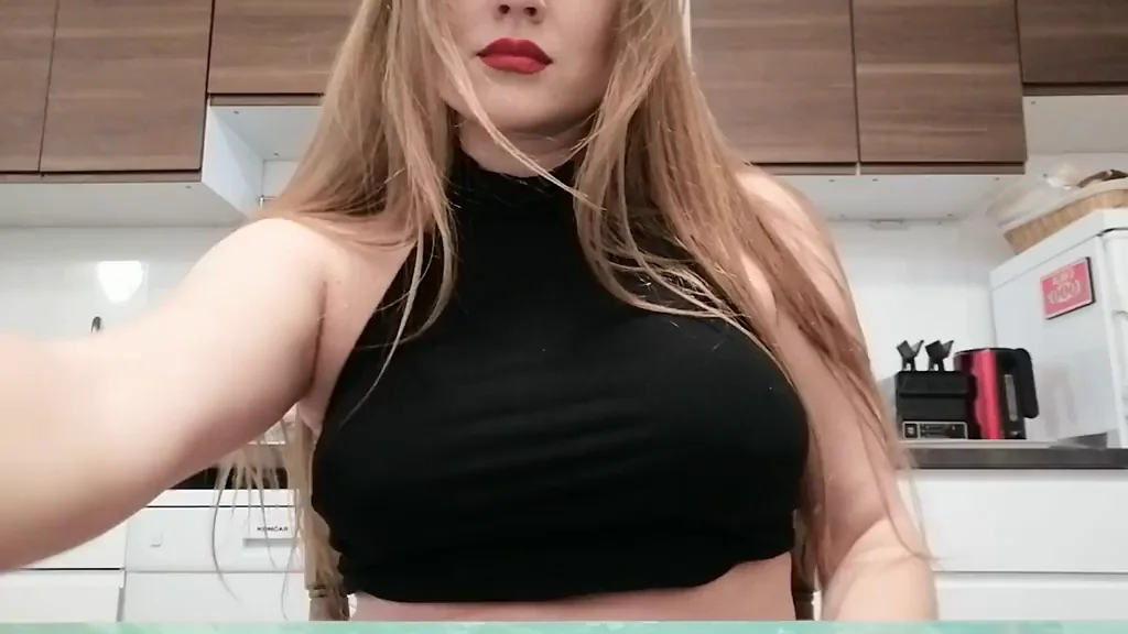 🍈 Massive Titty Drop Tease in Kitchen 👅
