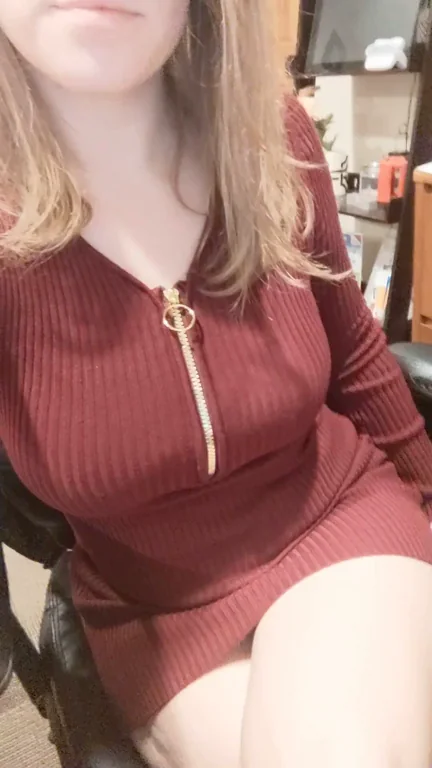 Blonde Tease Unveils Massive Tits Under Tight Sweater GIF 🔥🍒