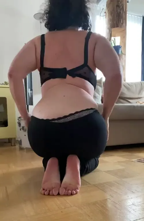 Fill My Thick MILF Ass Up on Date One 🍑💦
