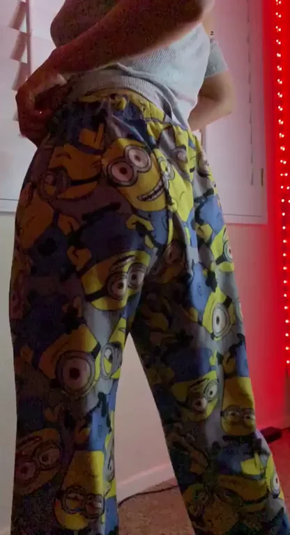 Wanna breed my juicy ass ? ?