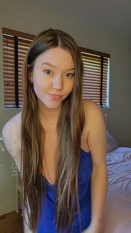 Mommy's Pregnant Lingerie Tease 😍💦 Tell Her She's Pretty!