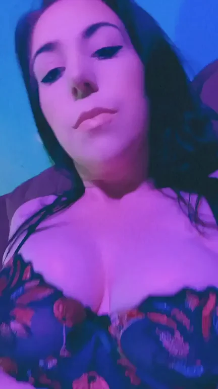 🔥 MILF Craving to Strip Outta Her Lacy Bra 😈