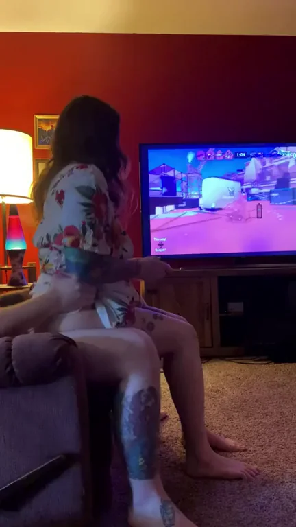Team Needs This Thick Gamer Slut More Than His Horny Dick! 🎮🍑
