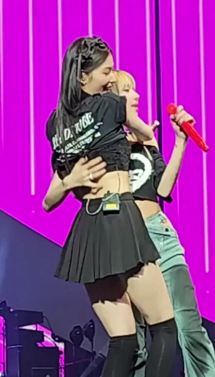 TWICE - Sana Jihyo Nayeon Tzuyu