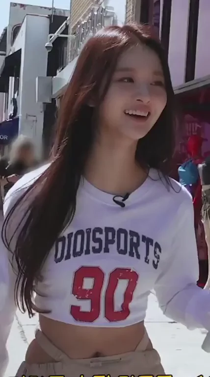 NMIXX Sullyoon & Bae Sexy Crop Top Tease