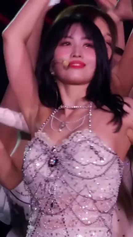 TWICE - Momo