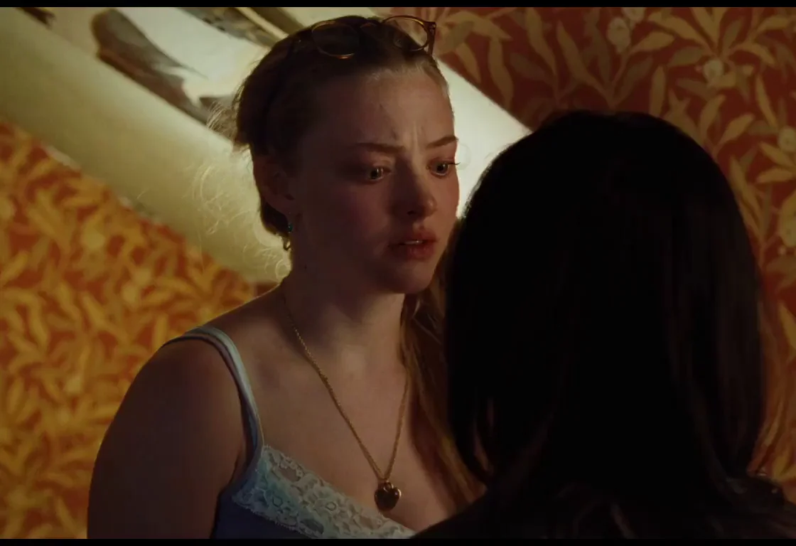 Amanda Seyfried & Megan Fox's Steamy Celeb Kiss 💋🔥