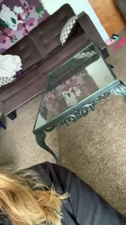 POV: I invite you over to my apartment and am waiting for you at the door like this desperate to be your fuck doll 😁˜