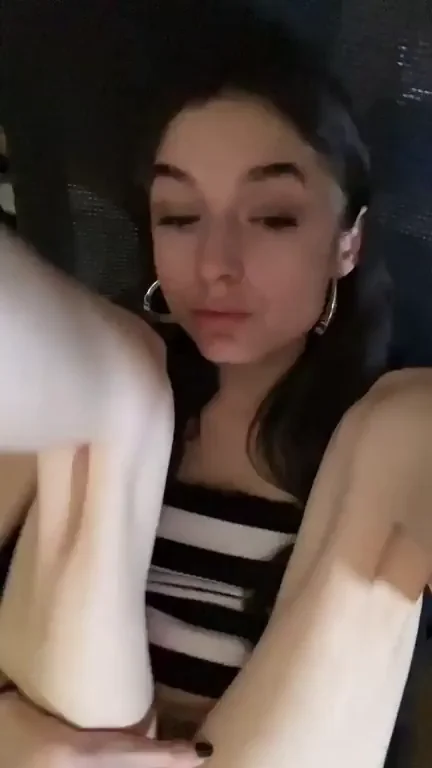 Big Lips Grippin' My Slutty Hole 😈💦