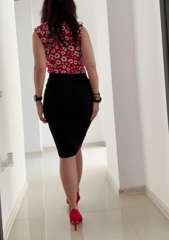 Intern's Tight Skirt Ass Tease in Office 🚀🍑👠