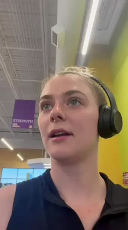 Gym Slut Strips Down & Flashes Massive Tits Before Bouncing Out 😈💦