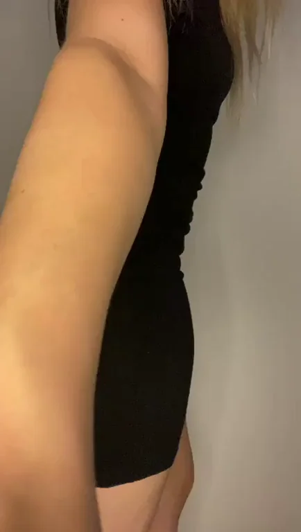 I think you like what you find under my dress ðŸ™ˆ🍑