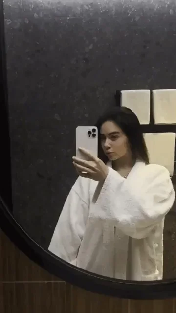 Be honest, do you like my small boobs?