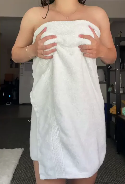 Towel Tease Drop to Full Nude Reveal 😈💦
