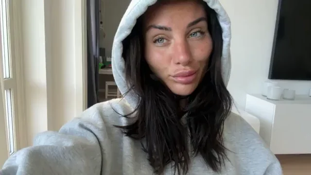 Iran President's Advisor Teases Tits in Hoodie Tweet 😈🔥