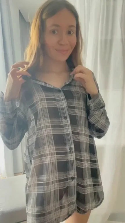 Petite Cutie in Plaid Shirt Craves Daddy's Touch 😍💦😘