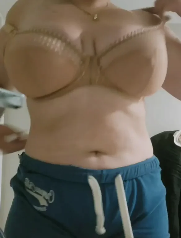 Quick lil pre-shower titty drop [oc, drop]