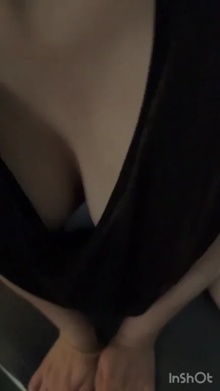 Slow Motion Downblouse | let me know if you like that ;)