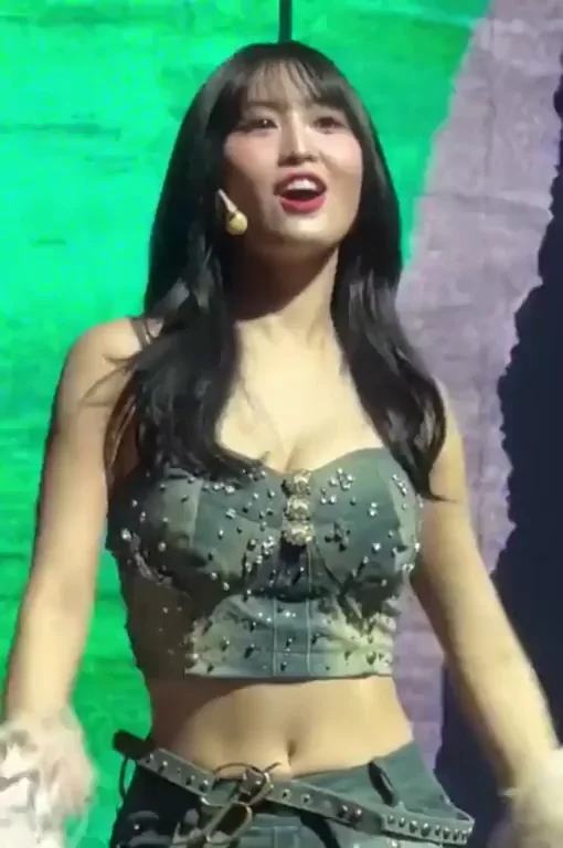 TWICE - Momo