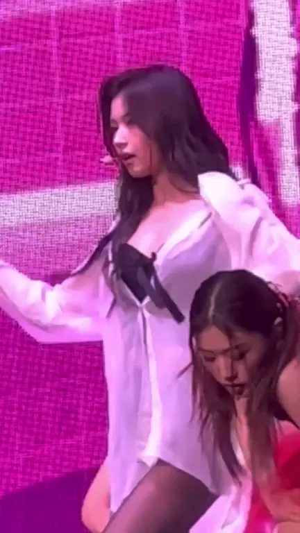 TWICE - Sana