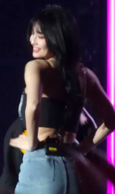 TWICE - Momo & Mina