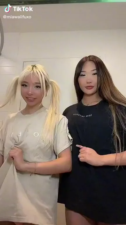 2 Asian besties