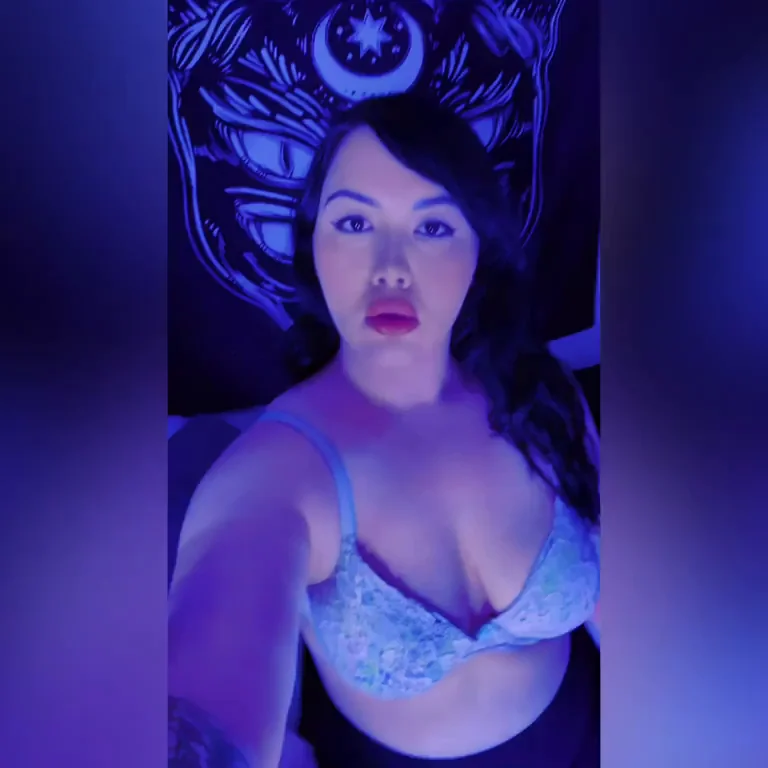 🔥 Thick BBW Tease in Lacy Bra – Top 3% OF Slut with Massive Tits & Daily Squirting Sextapes 💦🍆