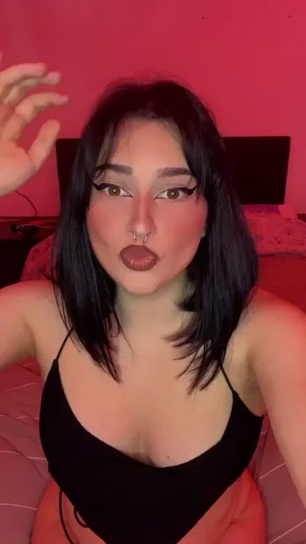 Am I Your Type, Daddy? 😈🍑 Teen Cam Slut Tease