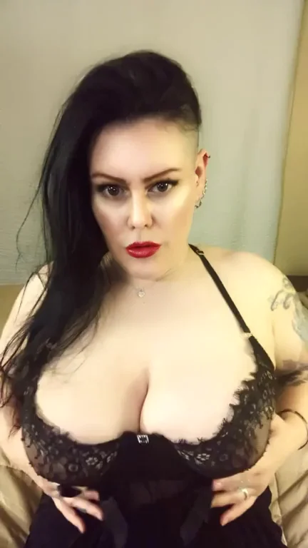 Happy Slutty Sunday! Let me show you why 40+ Milfs are more fun!