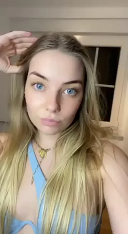 Sneaky Slut Hopes Hubby Misses Her Naughty Account 😈🍑