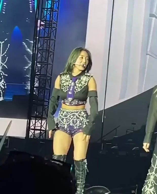 Jihyo's Thicc Ass Twerk Fest on Stage 🔥🍑