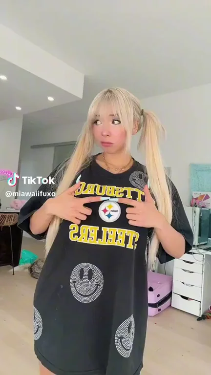 Asian 18y/o egirl wants attention..