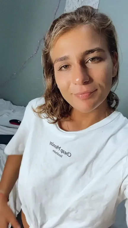 Who wants to suck those titties ?