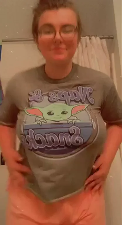 🔥 Glasses Babe's Epic Grogu Titty Drop Tease 💦