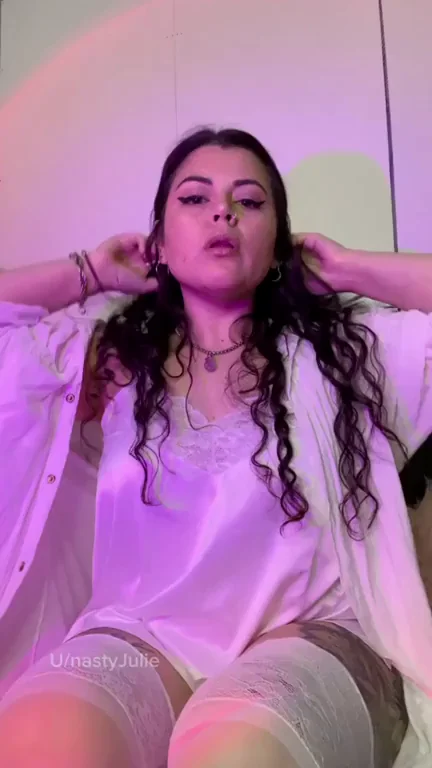 THICK AND NAUGHTY READY FOR YOU TO PLEASE YOU NOW