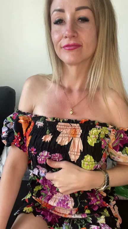 Stacked Blonde's Naughty Tease 😘💋