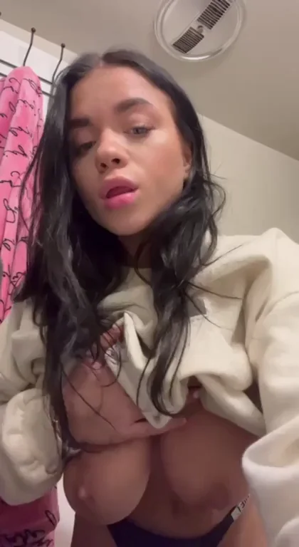 18yo Slut Craves Older Daddies' Attention 💦🧔