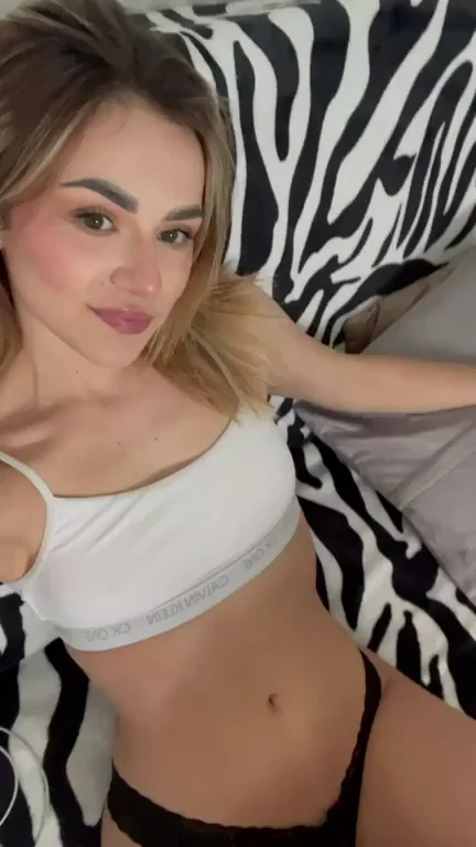 We are alone and and this is what I'm wearing [GIF]