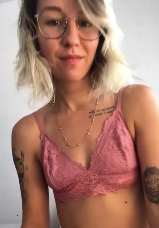 Hot Tattooed Roomie Teases Titties 😏💕